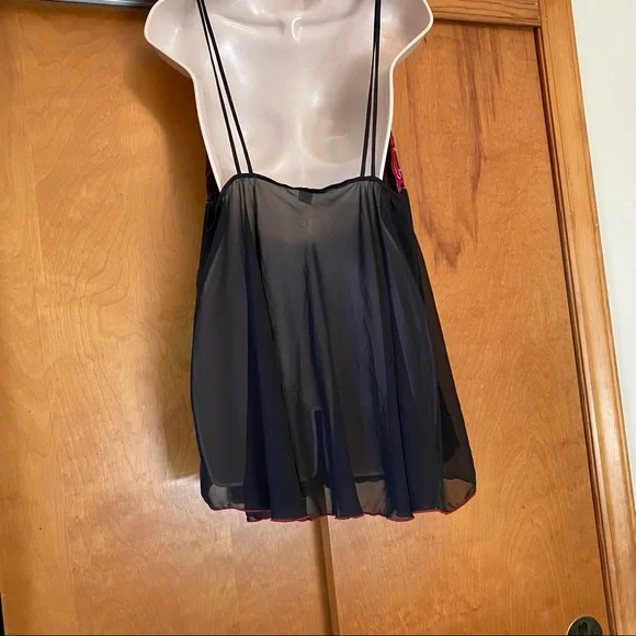 New Old Stock Vintage Women's Lingerie Slip Chemise with Heart Detail - Picture 5 of 5